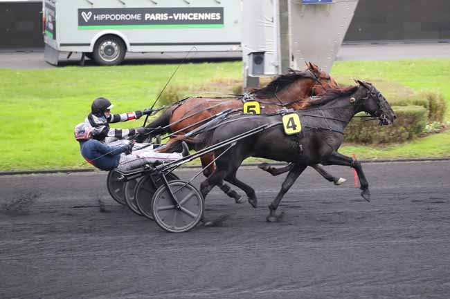 Photo d'arrivée de la course pmu PRIX DE PONTORSON à PARIS-VINCENNES le Jeudi 31 octobre 2024