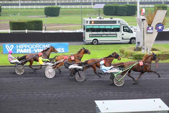 Photo d'arrivée de la course pmu PRIX DU DORAT à PARIS-VINCENNES le Jeudi 31 octobre 2024