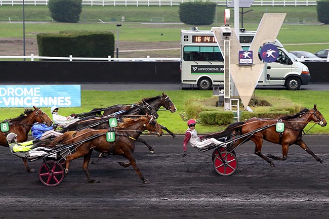 Photo d'arrivée de la course pmu PRIX DE GANNAT à PARIS-VINCENNES le Mardi 5 novembre 2024