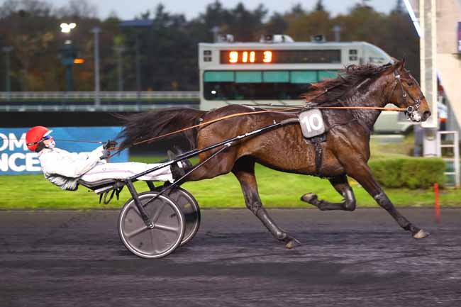 Photo d'arrivée de la course pmu PRIX AGATHE à PARIS-VINCENNES le Jeudi 14 novembre 2024