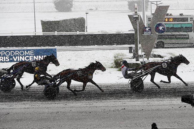 Photo d'arrivée de la course pmu PRIX DE VALENCE-SUR-BAISE à PARIS-VINCENNES le Jeudi 21 novembre 2024