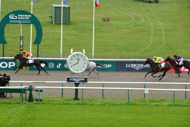 Photo d'arrivée de la course pmu PRIX CONTESSINA à CHANTILLY le Samedi 23 novembre 2024