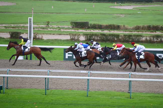 Photo d'arrivée de la course pmu PRIX DE BAGNOLES-DE-L'ORNE à DEAUVILLE le Mercredi 27 novembre 2024
