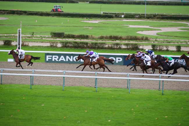 Photo d'arrivée de la course pmu PRIX DU CHATEAU DE BLANC-BUISSON à DEAUVILLE le Mercredi 27 novembre 2024