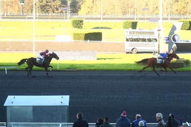 Photo d'arrivée de la course pmu PRIX DE MASSIAC à PARIS-VINCENNES le Jeudi 28 novembre 2024
