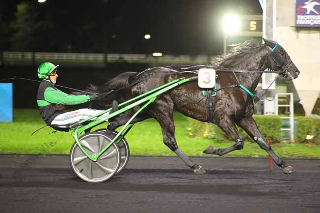 Photo d'arrivée de la course pmu PRIX MELUSINA à PARIS-VINCENNES le Vendredi 29 novembre 2024