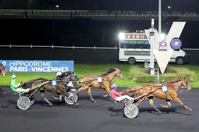 Photo d'arrivée de la course pmu PRIX DE MARENNES-OLERON à PARIS-VINCENNES le Samedi 30 novembre 2024