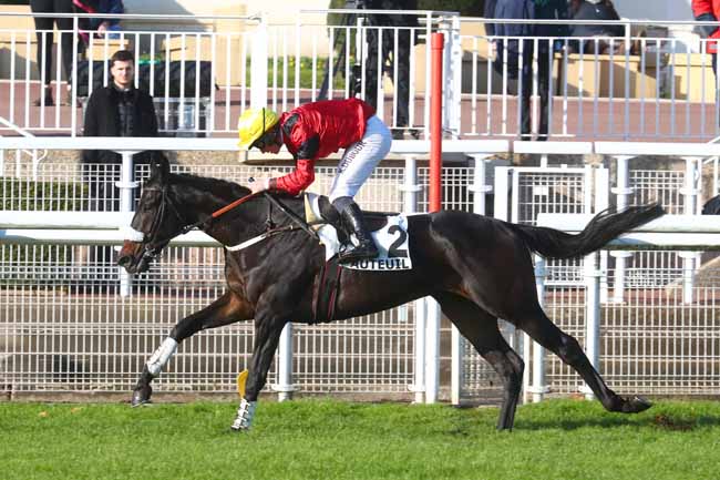 Photo d'arrivée de la course pmu PRIX DE BEAUGENCY à AUTEUIL le Samedi 30 novembre 2024