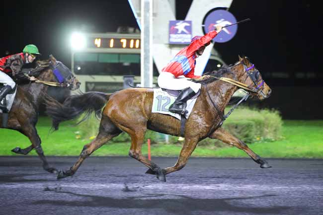 Photo d'arrivée de la course pmu PRIX SEMELE à PARIS-VINCENNES le Vendredi 6 décembre 2024