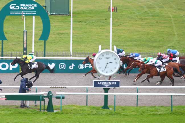 Photo d'arrivée de la course pmu PRIX DE LA SALLE ISABELLE à CHANTILLY le Mardi 10 décembre 2024