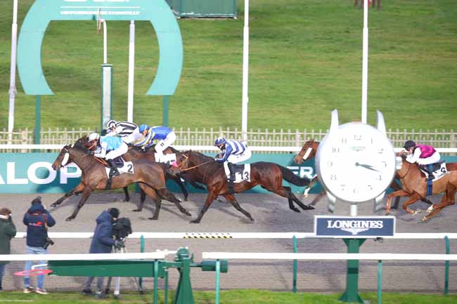 Photo d'arrivée de la course pmu PRIX DE L'ENGUERANDE à CHANTILLY le Mardi 10 décembre 2024