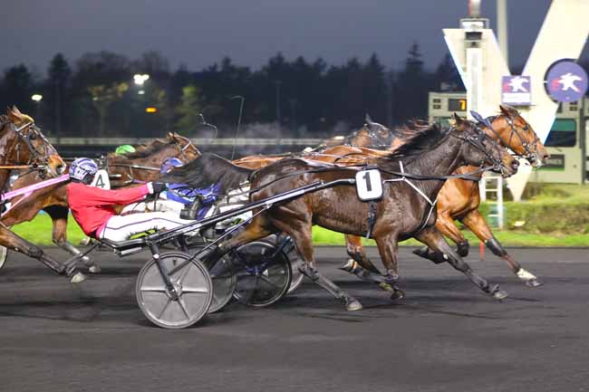 Photo d'arrivée de la course pmu PRIX DE CANCALE à PARIS-VINCENNES le Vendredi 13 décembre 2024
