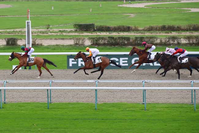 Photo d'arrivée de la course pmu PRIX DE BEUVRON-EN-AUGE à DEAUVILLE le Vendredi 13 décembre 2024
