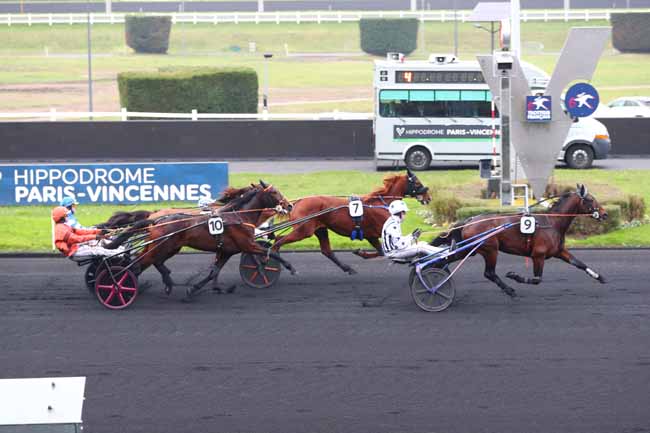 Photo d'arrivée de la course pmu PRIX EMMANUEL MARGOUTY à PARIS-VINCENNES le Samedi 14 décembre 2024