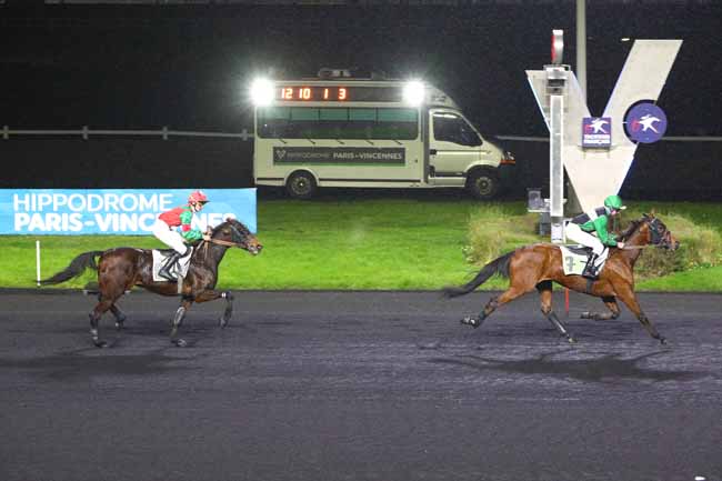 Photo d'arrivée de la course pmu PRIX DE GISORS à PARIS-VINCENNES le Samedi 14 décembre 2024