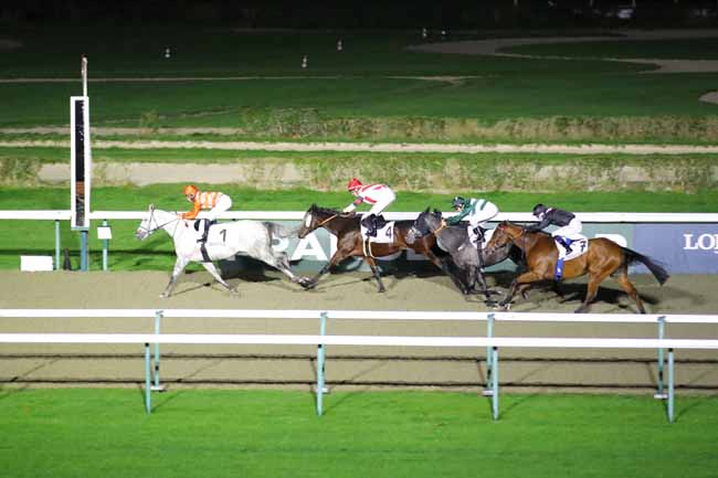 Photo d'arrivée de la course pmu PRIX VODKATO à DEAUVILLE le Samedi 14 décembre 2024