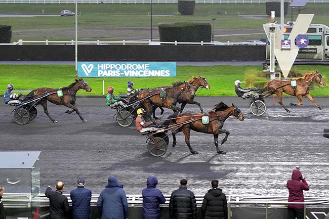Photo d'arrivée de la course pmu PRIX DE STRASBOURG à PARIS-VINCENNES le Samedi 21 décembre 2024