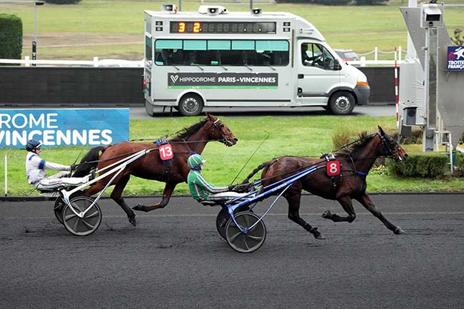 Photo d'arrivée de la course pmu PRIX DE BELLE-ILE à PARIS-VINCENNES le Mardi 24 décembre 2024