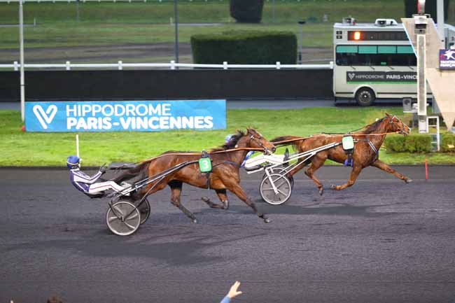 Photo d'arrivée de la course pmu PRIX DE SAINT-AUBIN-LES-ELBEUF à PARIS-VINCENNES le Mercredi 25 décembre 2024