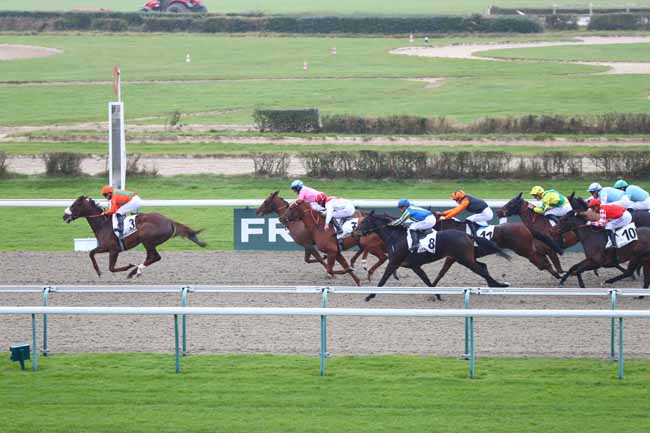 Photo d'arrivée de la course pmu PRIX DU CHANTIER NAVAL à DEAUVILLE le Vendredi 27 décembre 2024