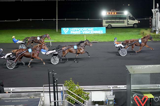 Photo d'arrivée de la course pmu PRIX DE CHARLEVILLE à PARIS-VINCENNES le Samedi 28 décembre 2024
