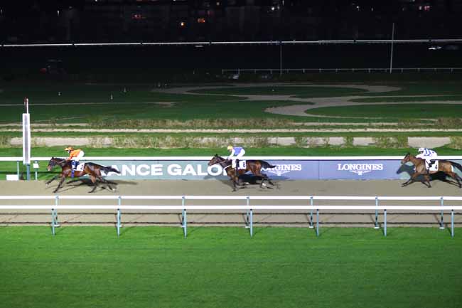 Photo d'arrivée de la course pmu PRIX DES BELLOQUOIS à DEAUVILLE le Samedi 28 décembre 2024