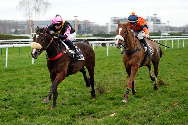 Photo d'arrivée de la course pmu PRIX ALFRED TORRANCE à PAU le Jeudi 2 janvier 2025
