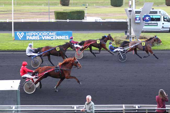 Photo d'arrivée de la course pmu PRIX DE SAINT-BRIEUC à PARIS-VINCENNES le Lundi 6 janvier 2025