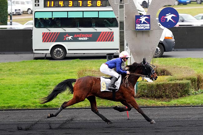 Photo d'arrivée de la course pmu PRIX DE CHERBOURG-EN-COTENTIN à PARIS-VINCENNES le Dimanche 12 janvier 2025