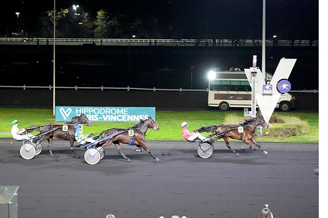 Photo d'arrivée de la course pmu PRIX DE FRESNES à PARIS-VINCENNES le Dimanche 12 janvier 2025