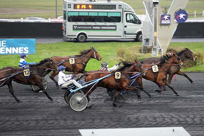 Photo d'arrivée de la course pmu PRIX DE RIOM à PARIS-VINCENNES le Mercredi 15 janvier 2025