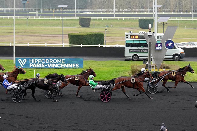 Photo d'arrivée de la course pmu PRIX DE LA CAPELLE à PARIS-VINCENNES le Samedi 18 janvier 2025