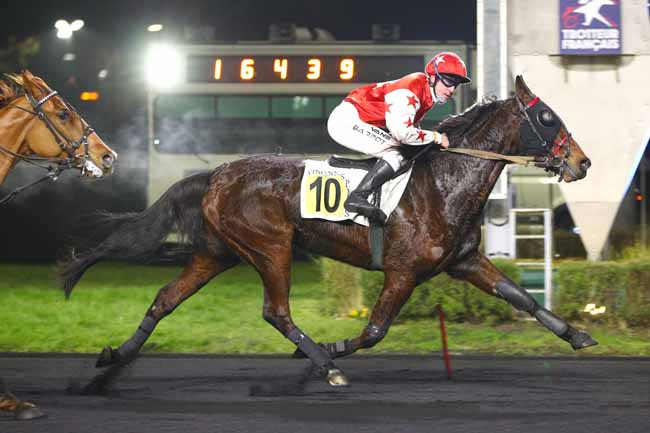 Photo d'arrivée de la course pmu PRIX DE PONTRIEUX à PARIS-VINCENNES le Lundi 20 janvier 2025
