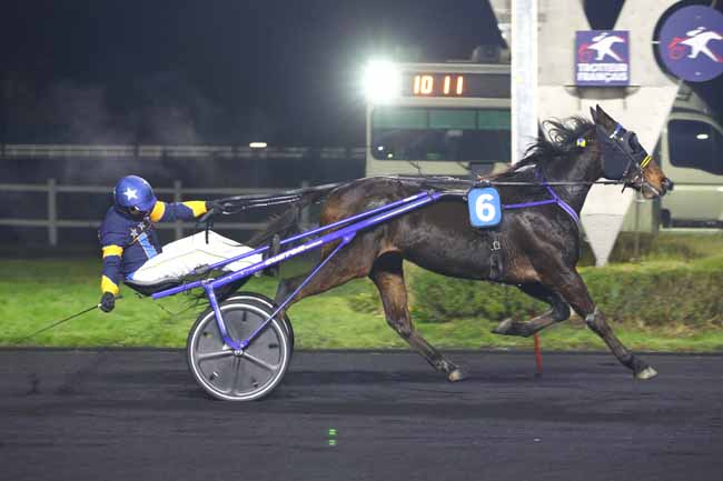Photo d'arrivée de la course pmu PRIX DE SAINT-OMER à PARIS-VINCENNES le Mardi 21 janvier 2025