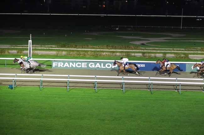 Photo d'arrivée de la course pmu PRIX DE LA GARE TRANSATLANTIQUE à DEAUVILLE le Vendredi 24 janvier 2025