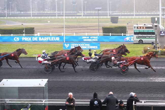 Photo d'arrivée de la course pmu PRIX DE BARFLEUR à PARIS-VINCENNES le Mardi 4 février 2025
