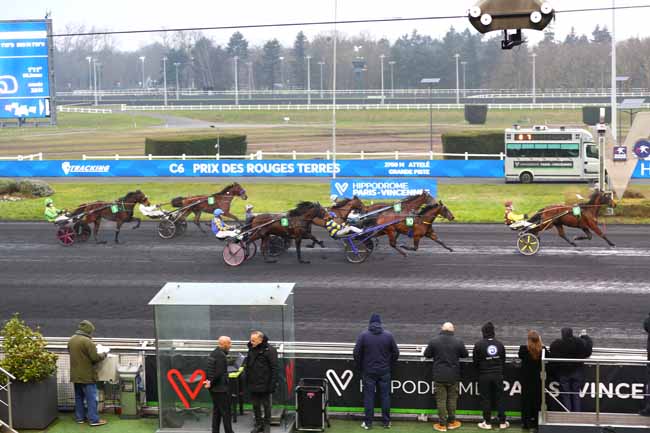 Photo d'arrivée de la course pmu PRIX DES ROUGES TERRES à PARIS-VINCENNES le Mardi 4 février 2025