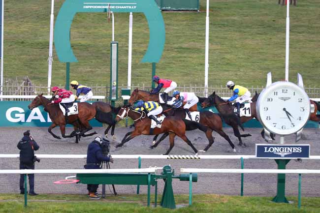 Photo d'arrivée de la course pmu PRIX DE LA ROUTE DU LUDE à CHANTILLY le Vendredi 7 février 2025