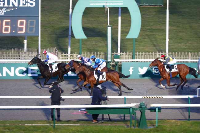 Photo d'arrivée de la course pmu PRIX CRICKET BALL à CHANTILLY le Vendredi 7 février 2025