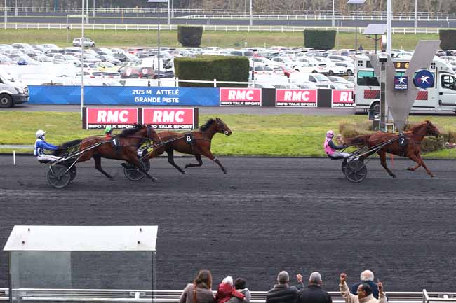 Photo d'arrivée de la course pmu PRIX RMC (PRIX DE GAILLAC) à PARIS-VINCENNES le Dimanche 9 février 2025