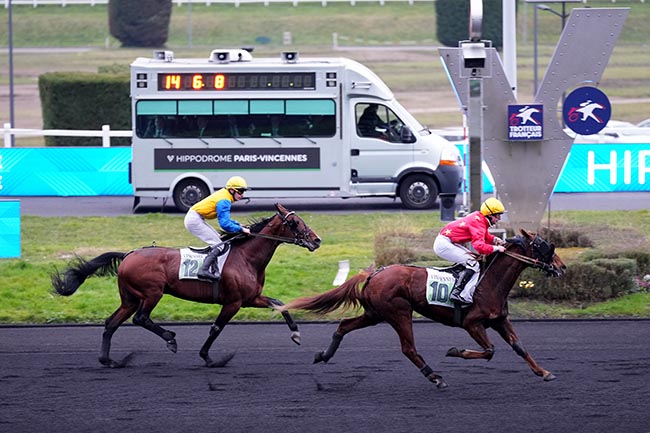 Photo d'arrivée de la course pmu PRIX DE POLIGNY à PARIS-VINCENNES le Mercredi 12 février 2025