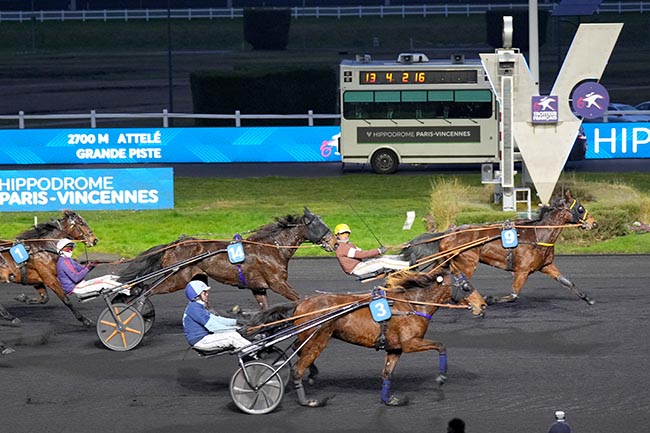 Photo d'arrivée de la course pmu PRIX DE DUN-SUR-AURON à PARIS-VINCENNES le Mercredi 12 février 2025
