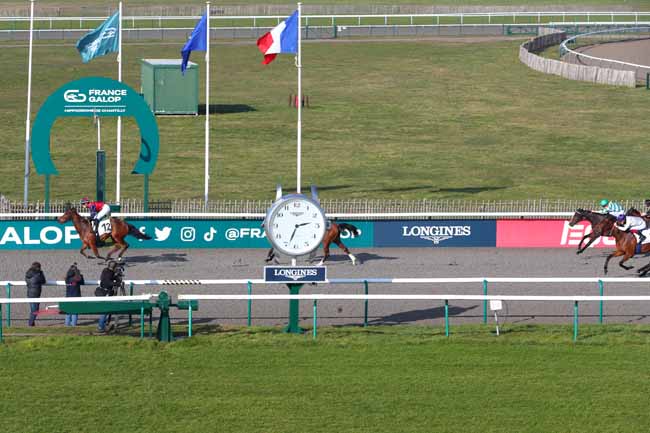 Photo d'arrivée de la course pmu PRIX MAXIME GARCIA à CHANTILLY le Vendredi 14 février 2025