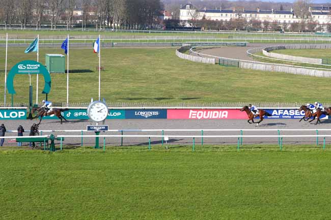 Photo d'arrivée de la course pmu PRIX DE LA GRANGE DE COMMELLES à CHANTILLY le Vendredi 14 février 2025