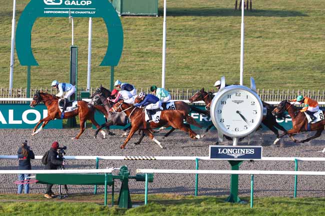 Photo d'arrivée de la course pmu PRIX DE LA ROUTE DES GENETS à CHANTILLY le Vendredi 14 février 2025