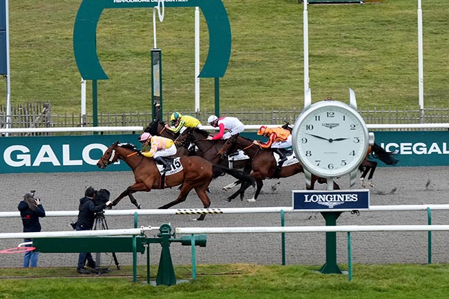 Photo d'arrivée de la course pmu PRIX DE L'ALLEE QUINCONCE à CHANTILLY le Jeudi 20 février 2025