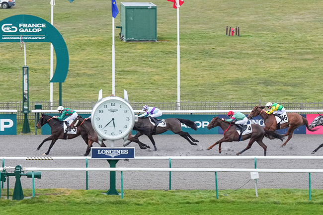 Photo d'arrivée de la course pmu PRIX DE LA ROUTE NEUVE DES SABLONS à CHANTILLY le Vendredi 21 février 2025