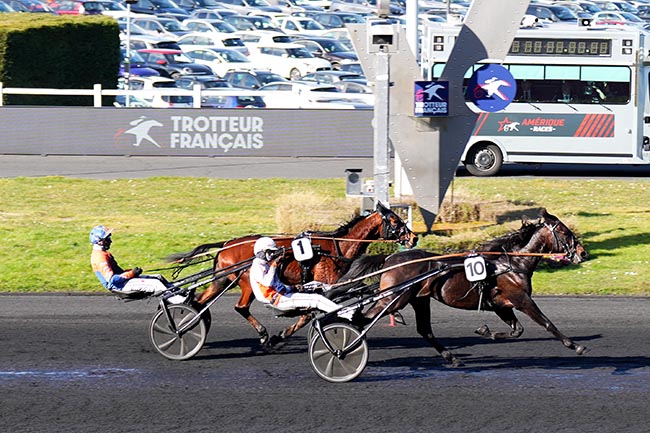 Photo d'arrivée de la course pmu PRIX JACQUES MOREAU à PARIS-VINCENNES le Dimanche 23 février 2025