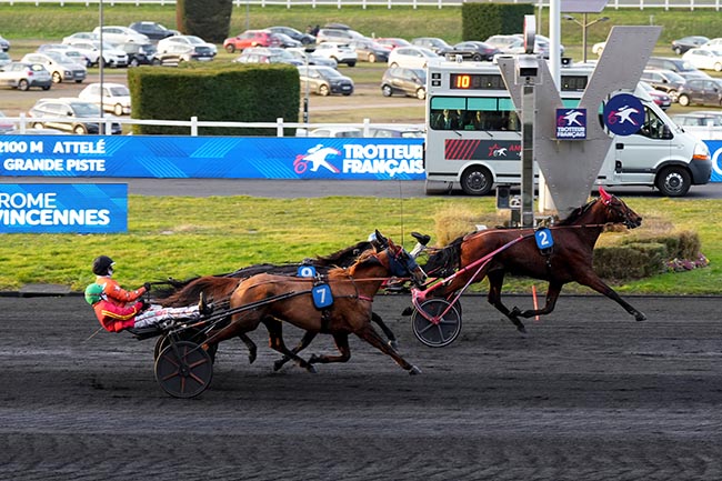 Photo d'arrivée de la course pmu PRIX DE MONFLANQUIN à PARIS-VINCENNES le Dimanche 23 février 2025