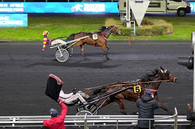 Photo d'arrivée de la course pmu PRIX DE BONNEUIL à PARIS-VINCENNES le Samedi 1 mars 2025